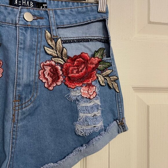 Rehab Women's Floral Embroidered Distressed Cut Out High Rise Jean Shorts Small - Picture 3 of 8